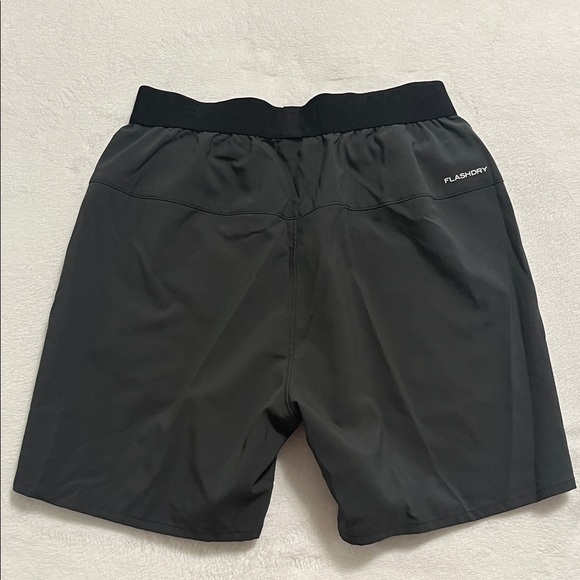 The North Face boys Charcoal Athletic Shorts - Picture 2 of 8